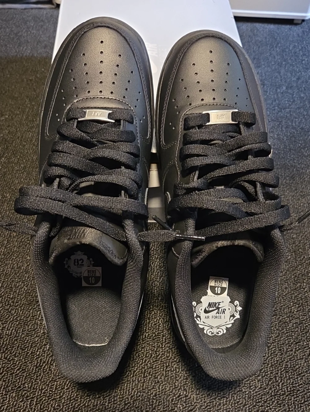 Nike Men’s Black Low-Top Leather Sneakers